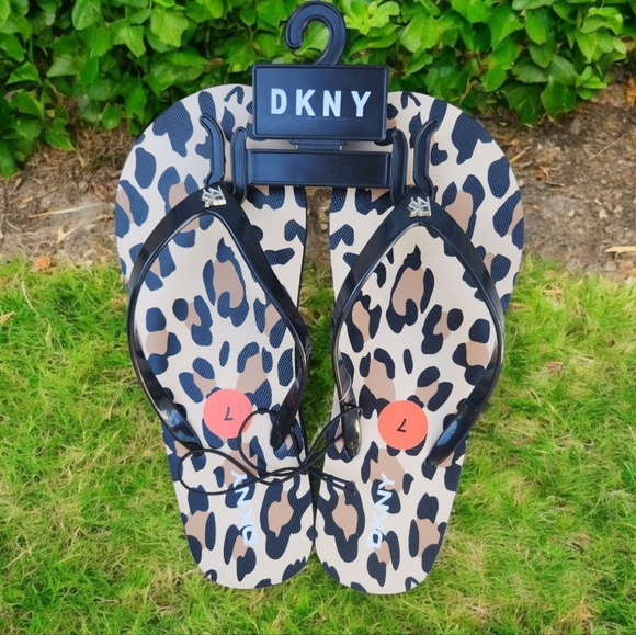 NEW! DKNY Leopard Print Flip Flops Sz 7 - Picture 1 of 7